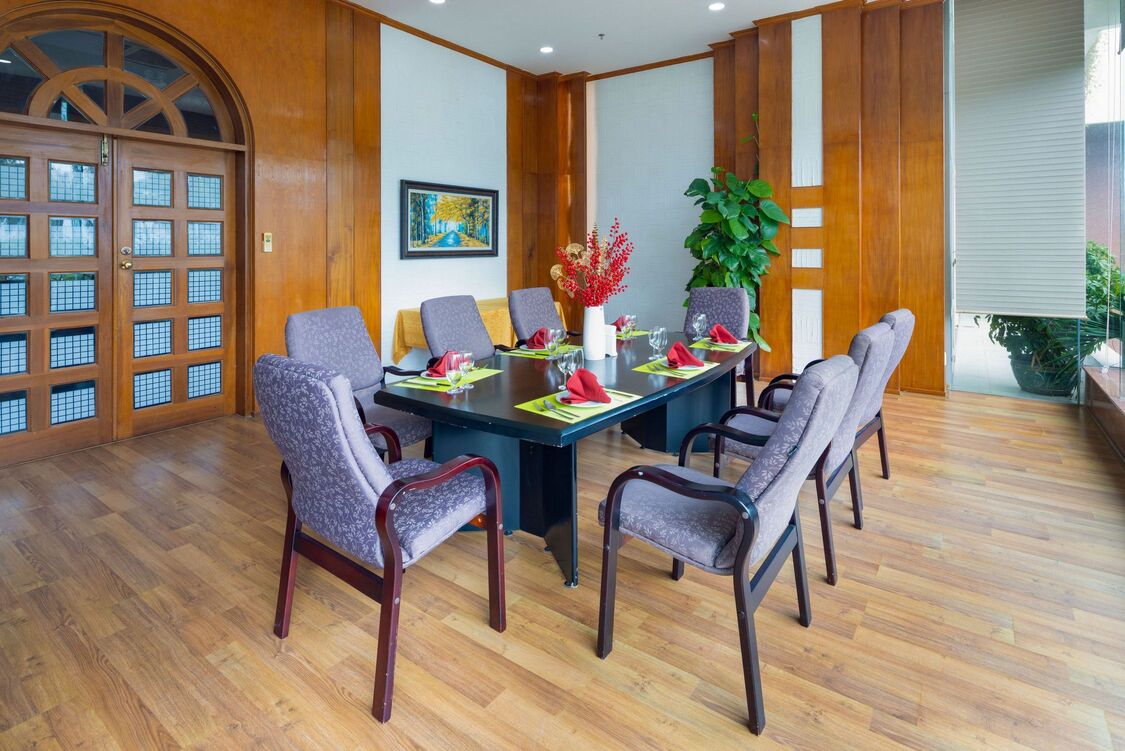 Sunrise Meeting Room