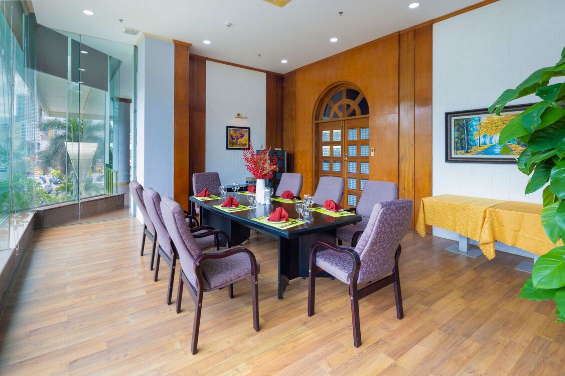 Sunrise Meeting Room